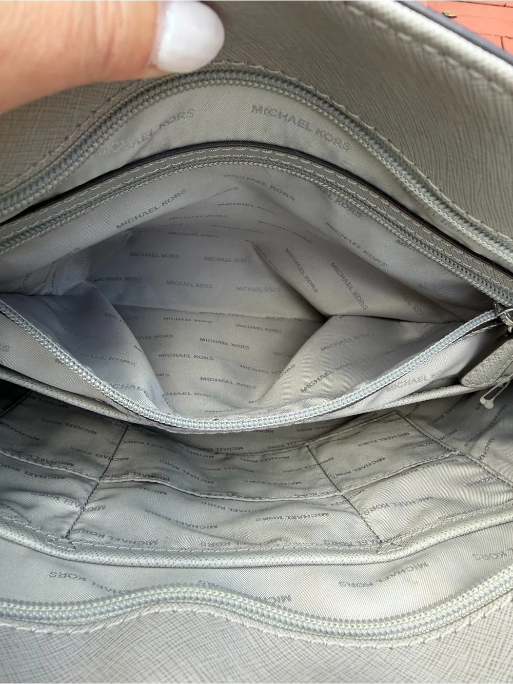 Michael Kors EUC Large Light Gray Saffiano Leather Tote Satchel with Hang Tag